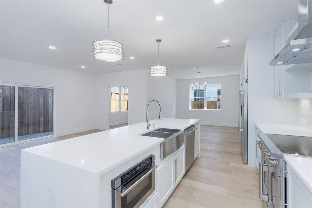 708 W White Avenue, McKinney, TX 75069 708 W White Avenue, McKinney, TX 75069