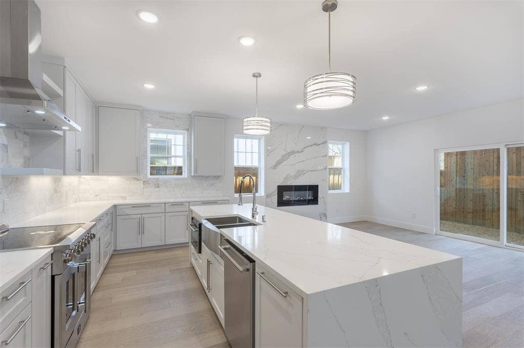708 W White Avenue, McKinney, TX 75069 708 W White Avenue, McKinney, TX 75069