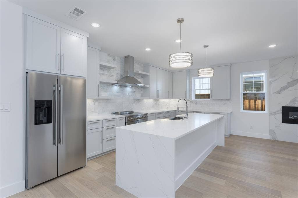 708 W White Avenue, McKinney, TX 75069 708 W White Avenue, McKinney, TX 75069