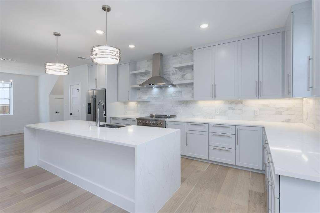 708 W White Avenue, McKinney, TX 75069 708 W White Avenue, McKinney, TX 75069