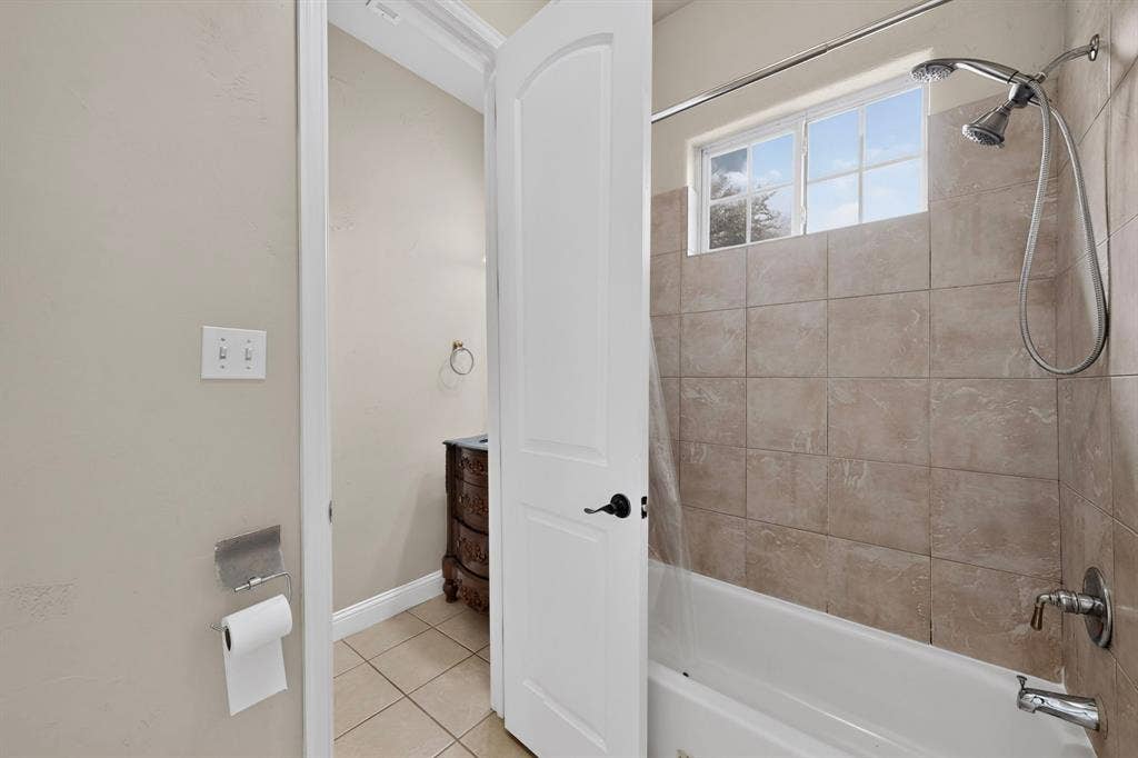 5105 Lake Forest Drive, Rowlett, TX 75088 5105 Lake Forest Drive, Rowlett, TX 75088