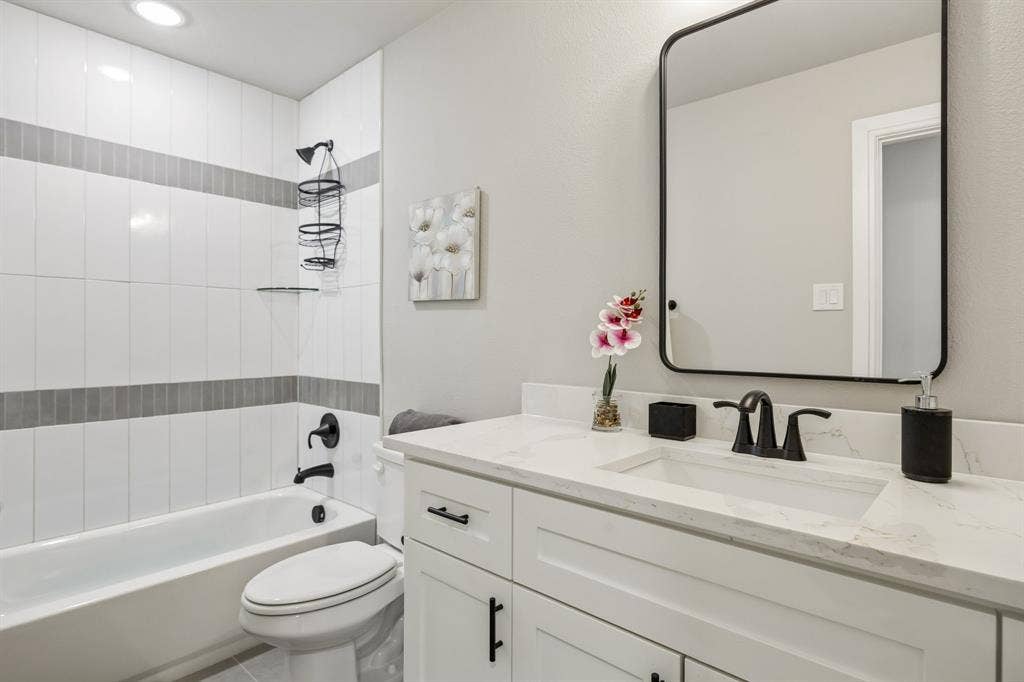 407 Frank Street, Terrell, TX 75160 407 Frank guest bath with updated tile work