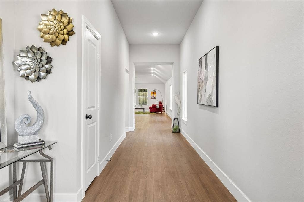 407 Frank Street, Terrell, TX 75160 407 Frank open foyer with LPV
