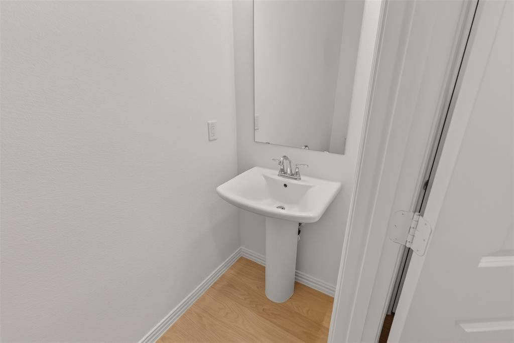 3551 Pierce Lane, Grand Prairie, TX 75052 Half bath