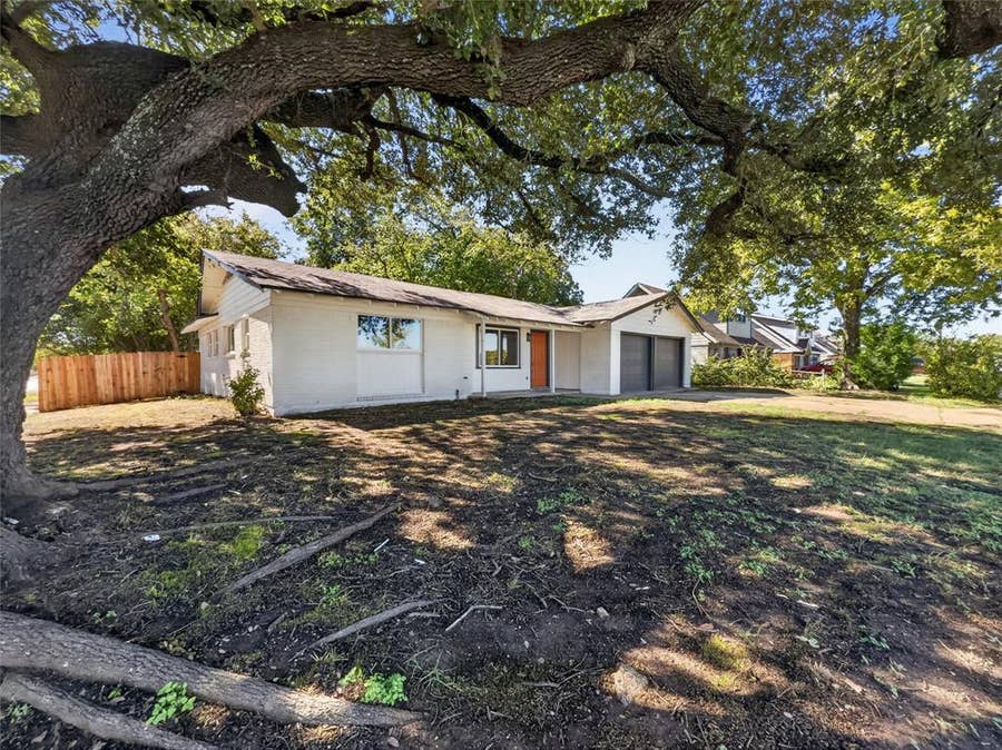 Property photo for 2318 Stonegate Street, Arlington, TX
