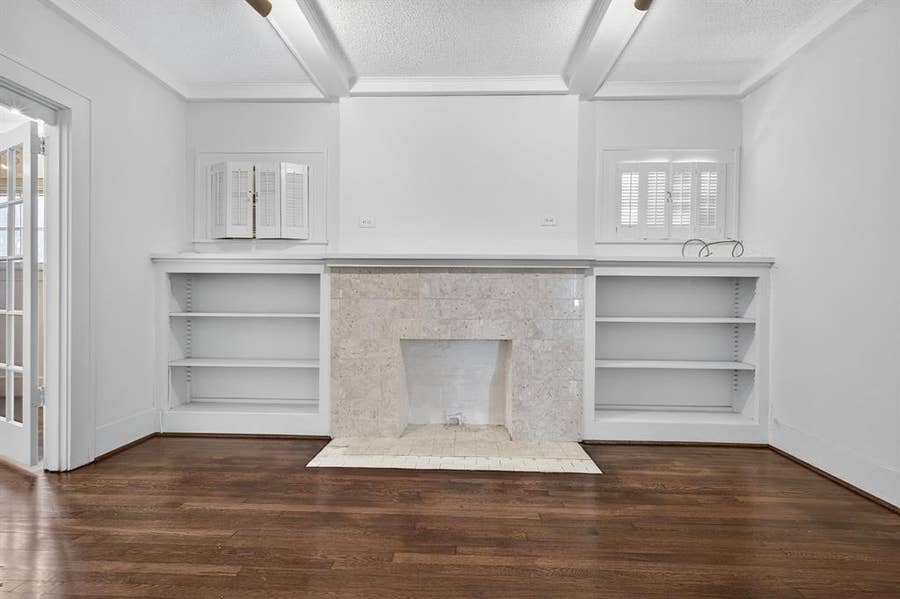 Property photo for 916 E Hubbard Street, Mineral Wells, TX