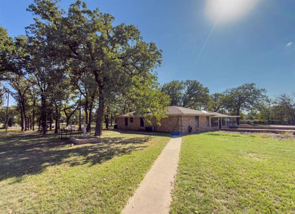 531 Wiggins Road, West, TX 76691