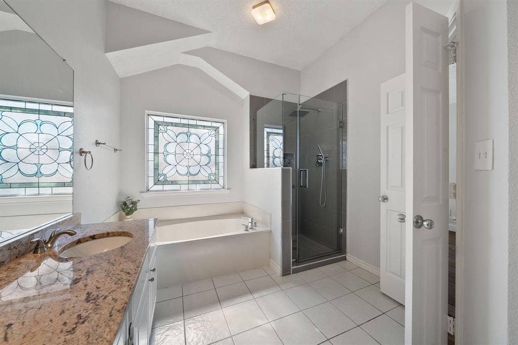 11414 Ocean Road, Frisco, TX 75035 Primary bathroom with separate tub and shower