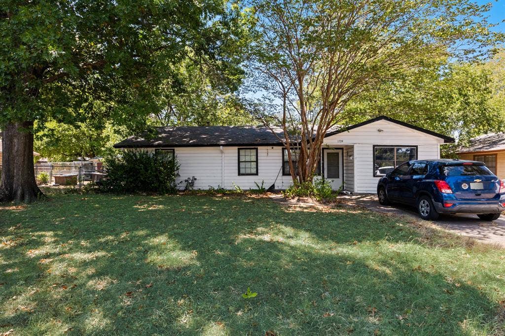 1702 S Clay Street, Kaufman, TX 75142