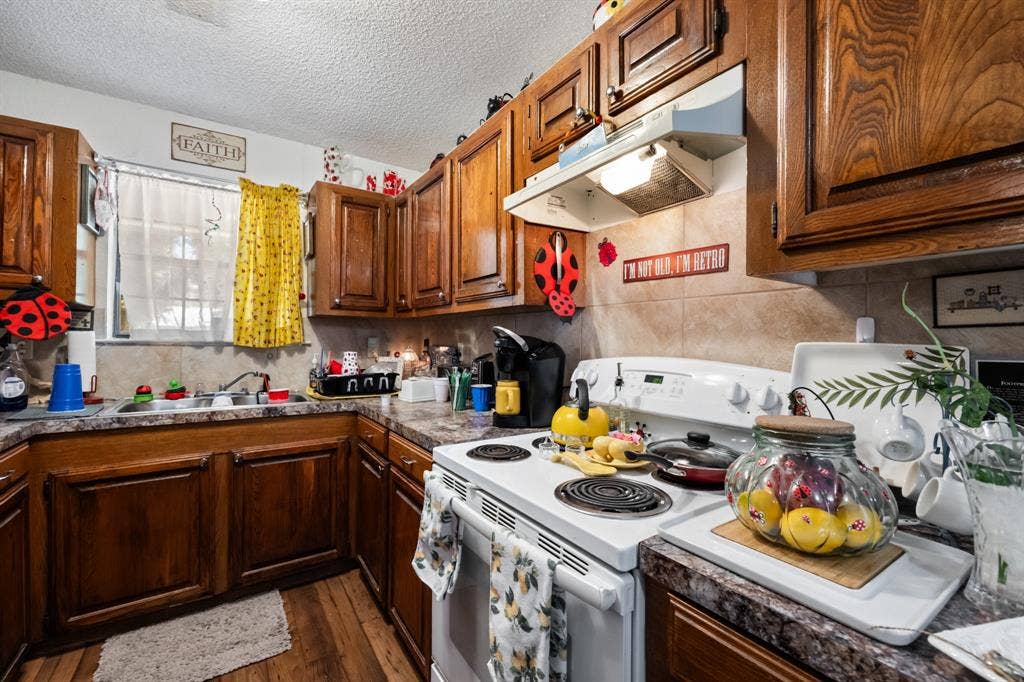 1702 S Clay Street, Kaufman, TX 75142