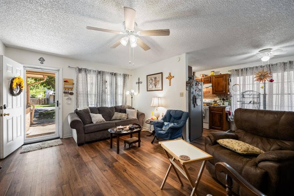 1702 S Clay Street, Kaufman, TX 75142