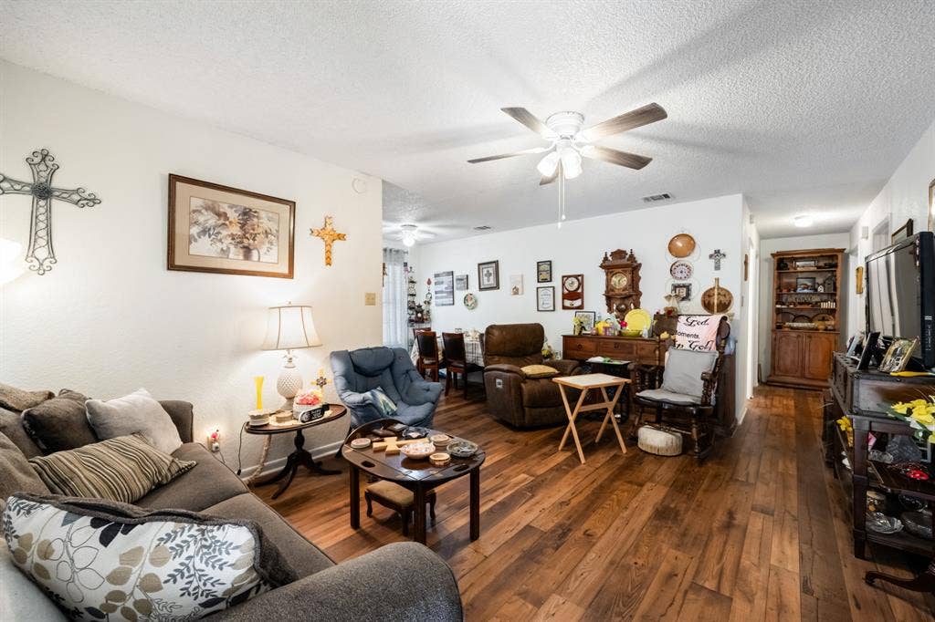 1702 S Clay Street, Kaufman, TX 75142