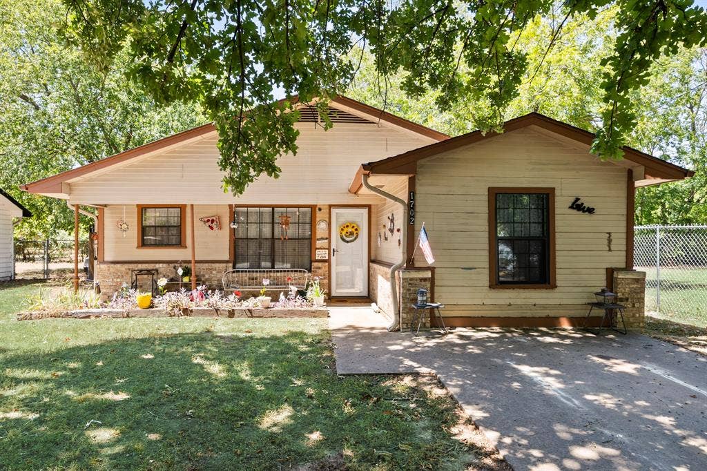 1702 S Clay Street, Kaufman, TX 75142