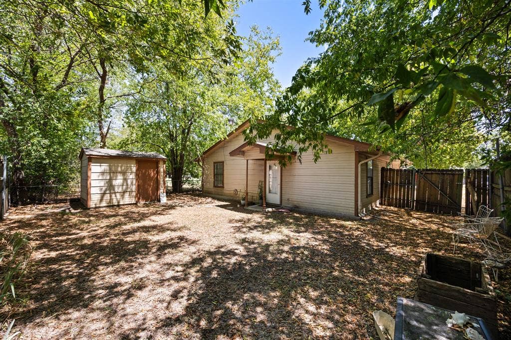 1702 S Clay Street, Kaufman, TX 75142