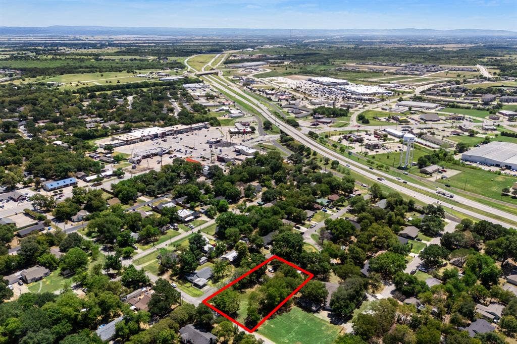 1702 S Clay Street, Kaufman, TX 75142