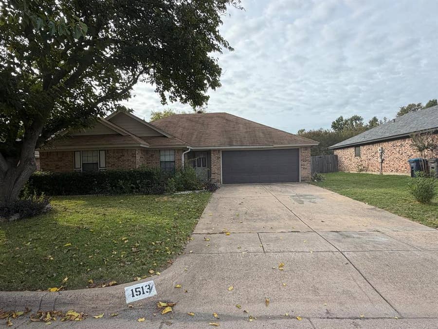 Property photo for 1513 Willow Vale Drive, Fort Worth, TX