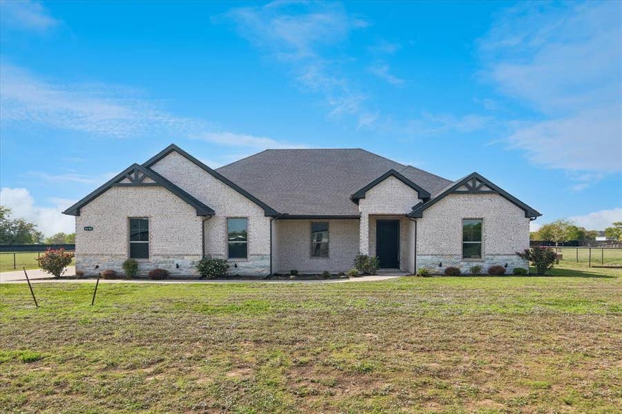 Property photo for 8190 Kassandra Drive, Sanger, TX