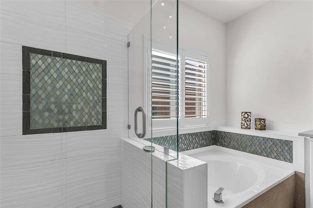 Primary bath glass shower with mosaic tile accent and soaking tub — 5804 Lafayette Dr, Frisco