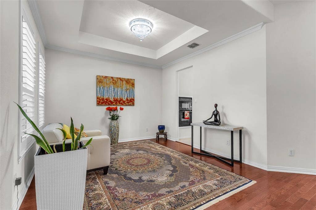 Dining room with tray ceiling, chandelier, and crown molding — 5804 Lafayette Dr, Frisco
