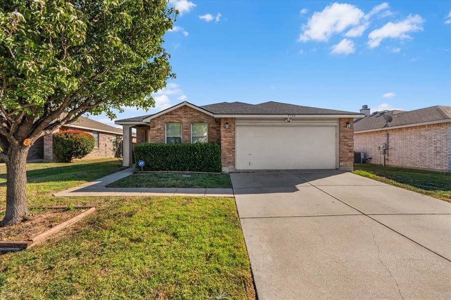 Property photo for 5304 Mineral Creek Drive, Fort Worth, TX
