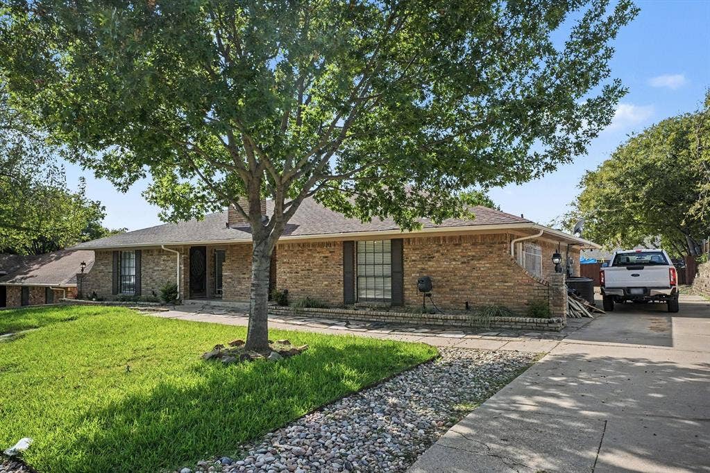 1813 E Terrace Street, Grand Prairie, TX 75050 1813 E Terrace Street, Grand Prairie, TX 75050