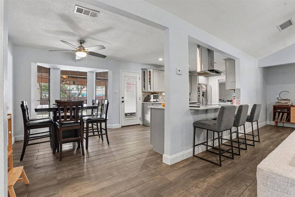 1813 E Terrace Street, Grand Prairie, TX 75050 1813 E Terrace Street, Grand Prairie, TX 75050