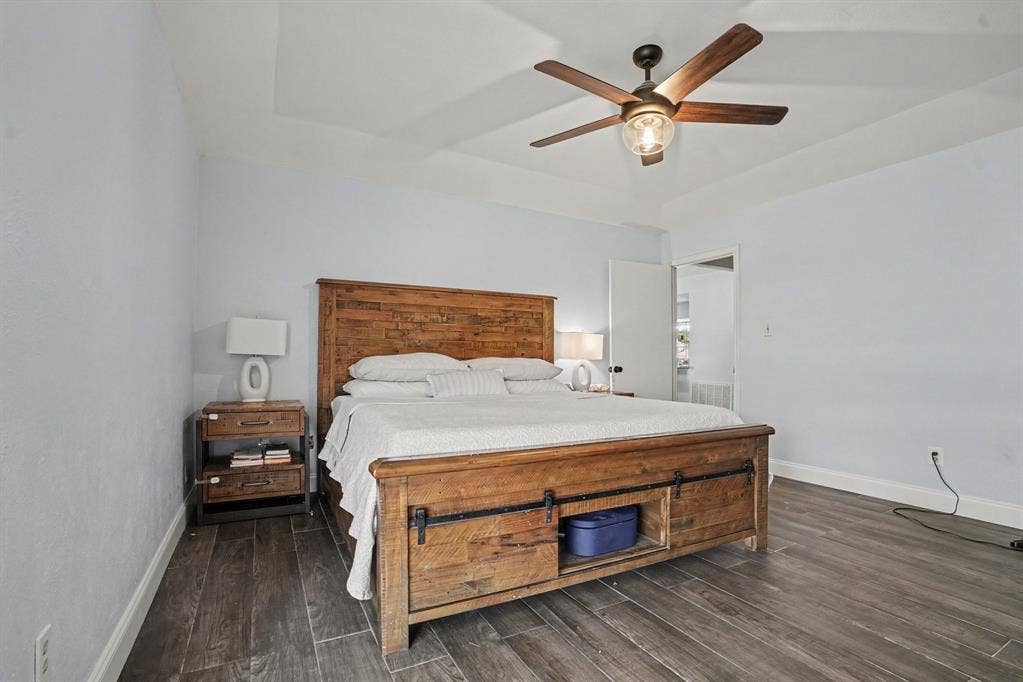 1813 E Terrace Street, Grand Prairie, TX 75050 1813 E Terrace Street, Grand Prairie, TX 75050