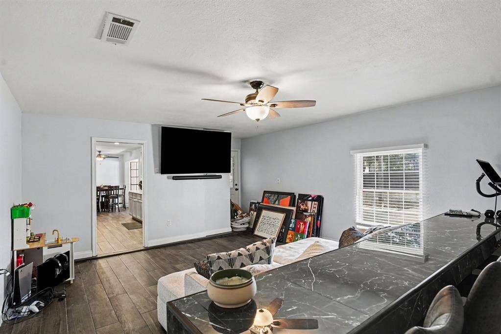1813 E Terrace Street, Grand Prairie, TX 75050 1813 E Terrace Street, Grand Prairie, TX 75050