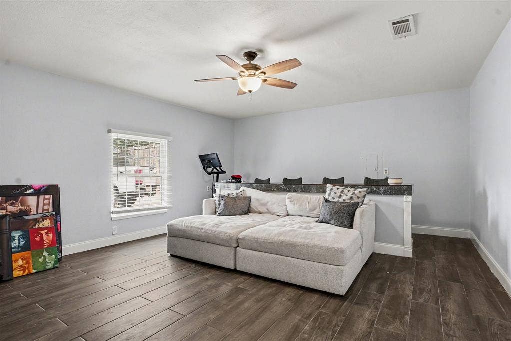 1813 E Terrace Street, Grand Prairie, TX 75050 1813 E Terrace Street, Grand Prairie, TX 75050