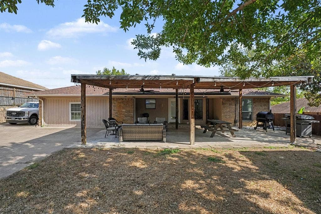 1813 E Terrace Street, Grand Prairie, TX 75050 1813 E Terrace Street, Grand Prairie, TX 75050
