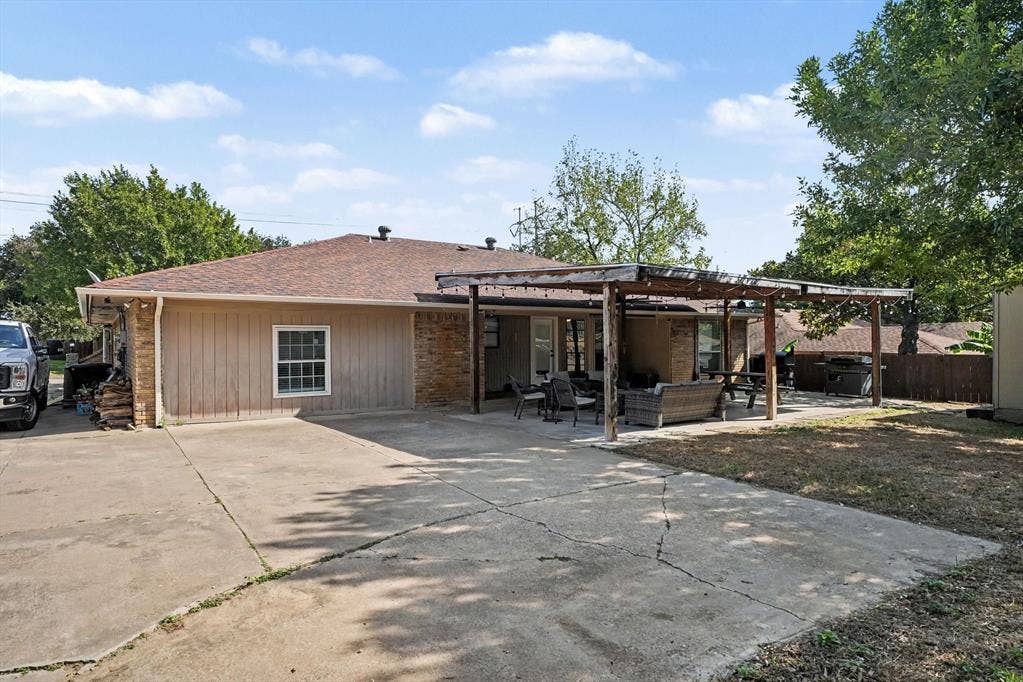 1813 E Terrace Street, Grand Prairie, TX 75050 1813 E Terrace Street, Grand Prairie, TX 75050