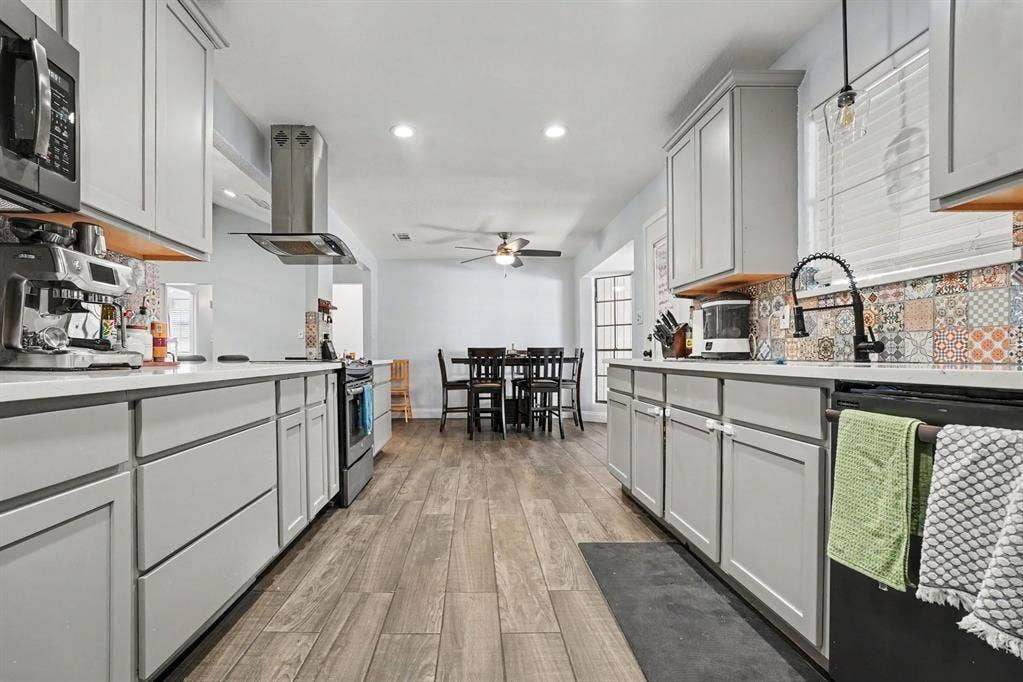 1813 E Terrace Street, Grand Prairie, TX 75050 1813 E Terrace Street, Grand Prairie, TX 75050