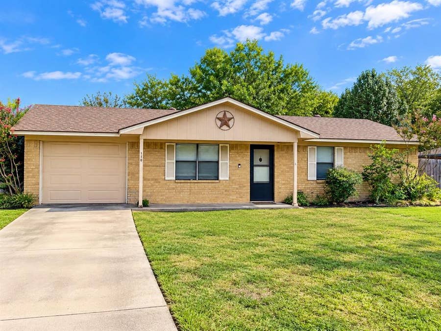 Property photo for 110 S Meadow Drive, Sanger, TX