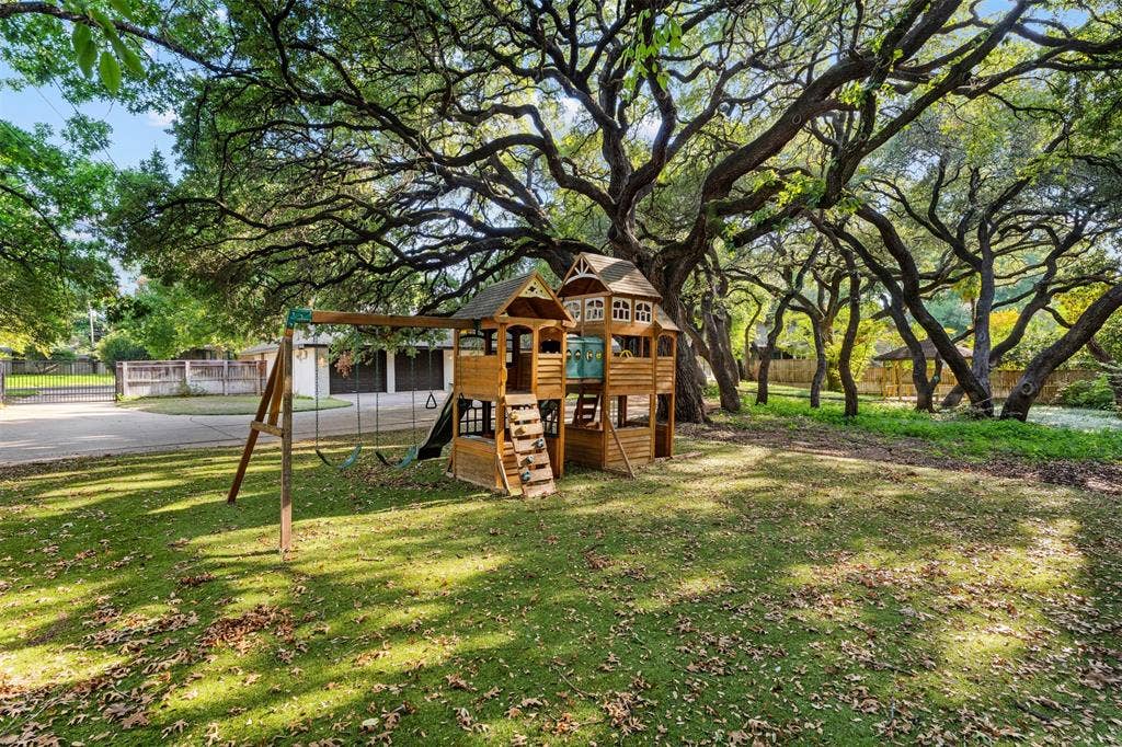 5015 Meadow Wood Drive, Waco, TX 76710