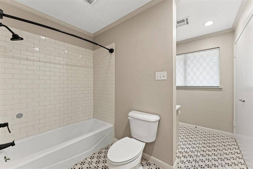 5015 Meadow Wood Drive, Waco, TX 76710