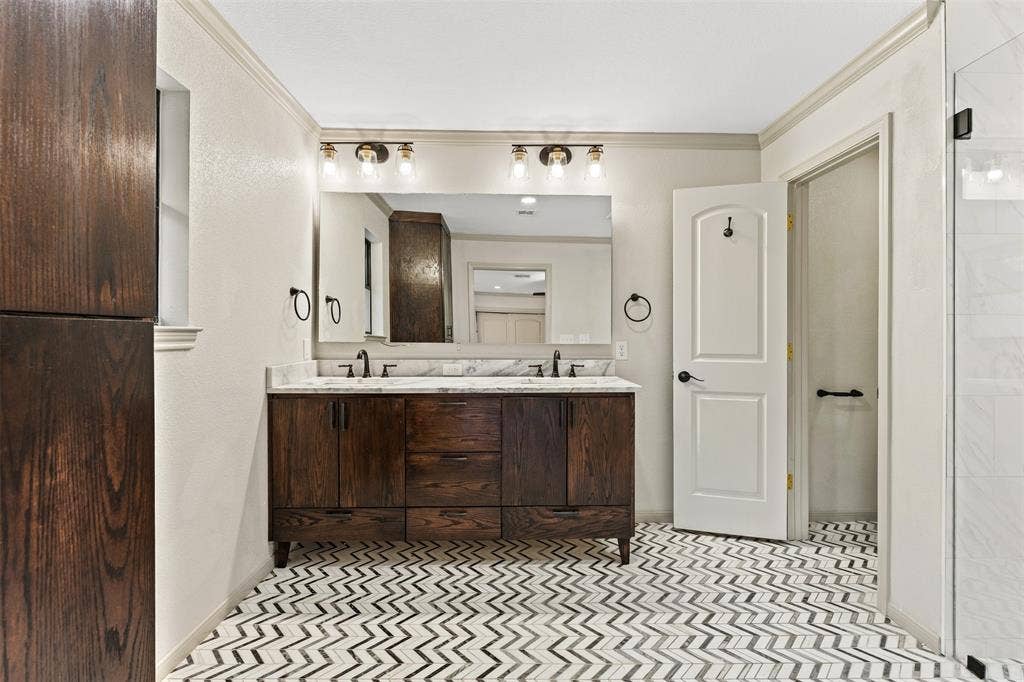 5015 Meadow Wood Drive, Waco, TX 76710