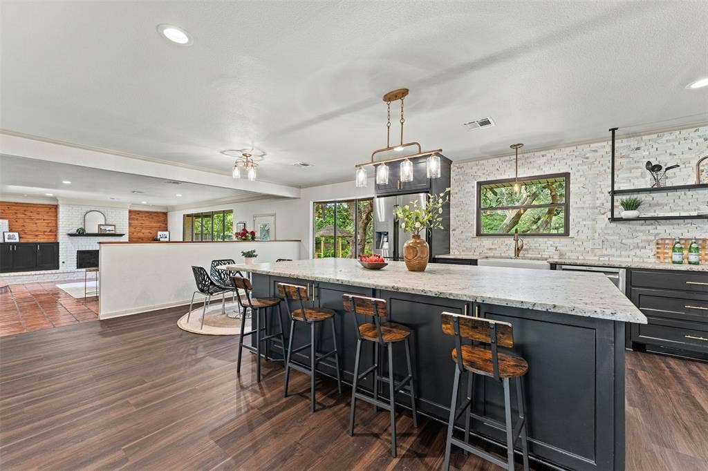 5015 Meadow Wood Drive, Waco, TX 76710