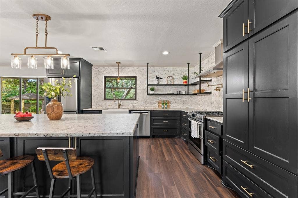 5015 Meadow Wood Drive, Waco, TX 76710
