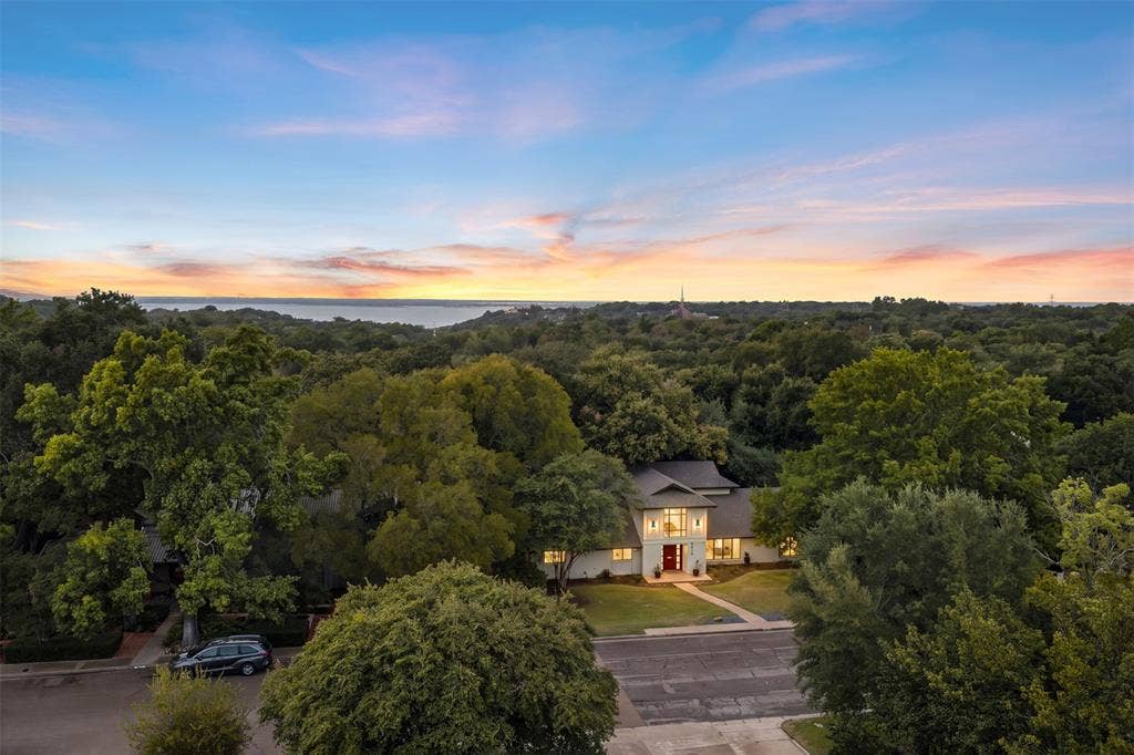5015 Meadow Wood Drive, Waco, TX 76710