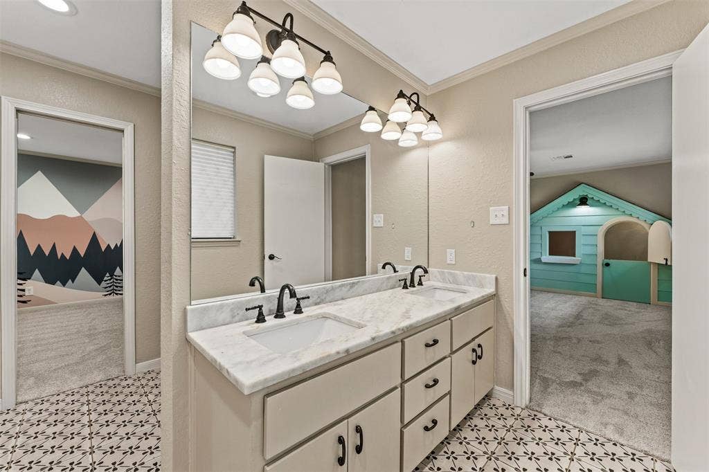 5015 Meadow Wood Drive, Waco, TX 76710