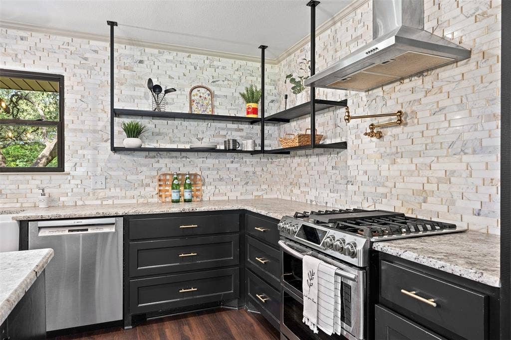 5015 Meadow Wood Drive, Waco, TX 76710