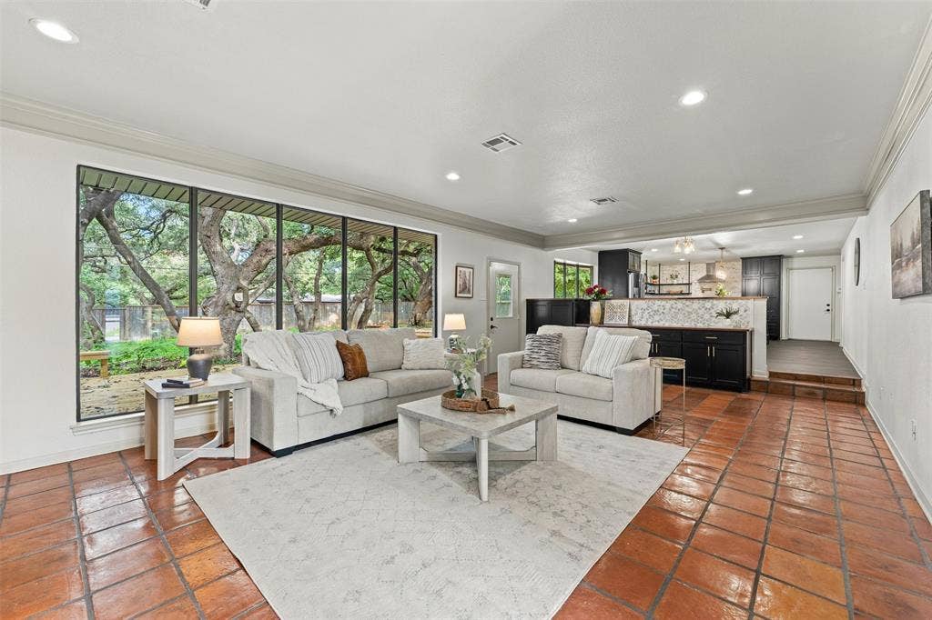 5015 Meadow Wood Drive, Waco, TX 76710