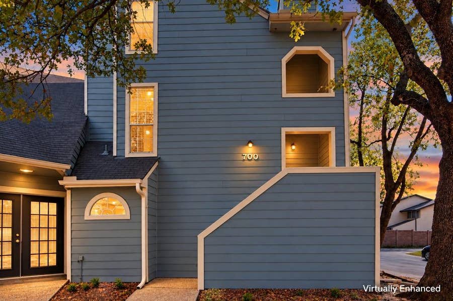Property photo for 700 Bel Aire Crest, Irving, TX