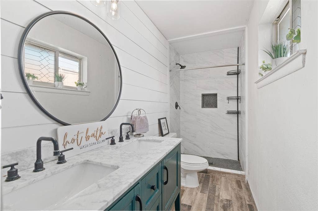 8045 Greenhollow Lane, Dallas, TX 75240 8045 Greenhollow Lane, Dallas, TX 75240