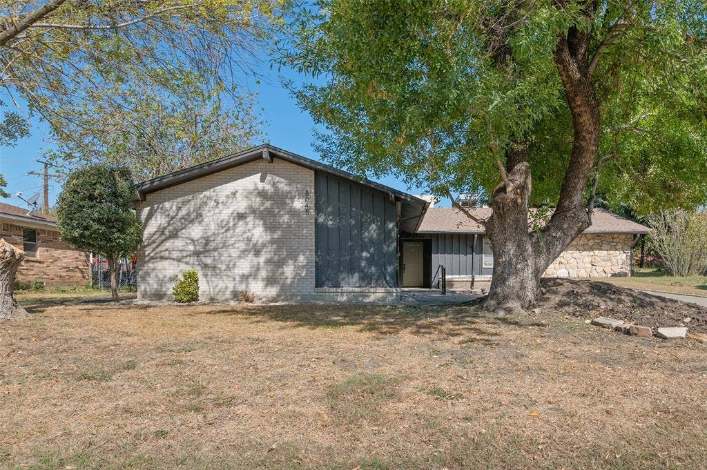 8045 Greenhollow Lane, Dallas, TX 75240 8045 Greenhollow Lane, Dallas, TX 75240