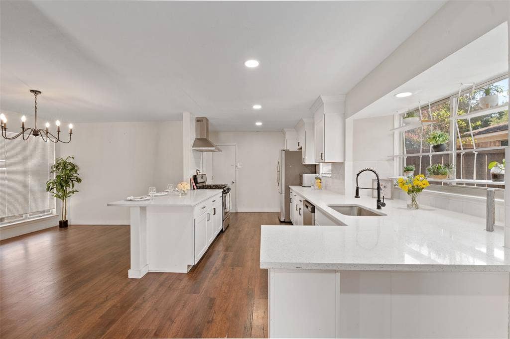8045 Greenhollow Lane, Dallas, TX 75240 8045 Greenhollow Lane, Dallas, TX 75240