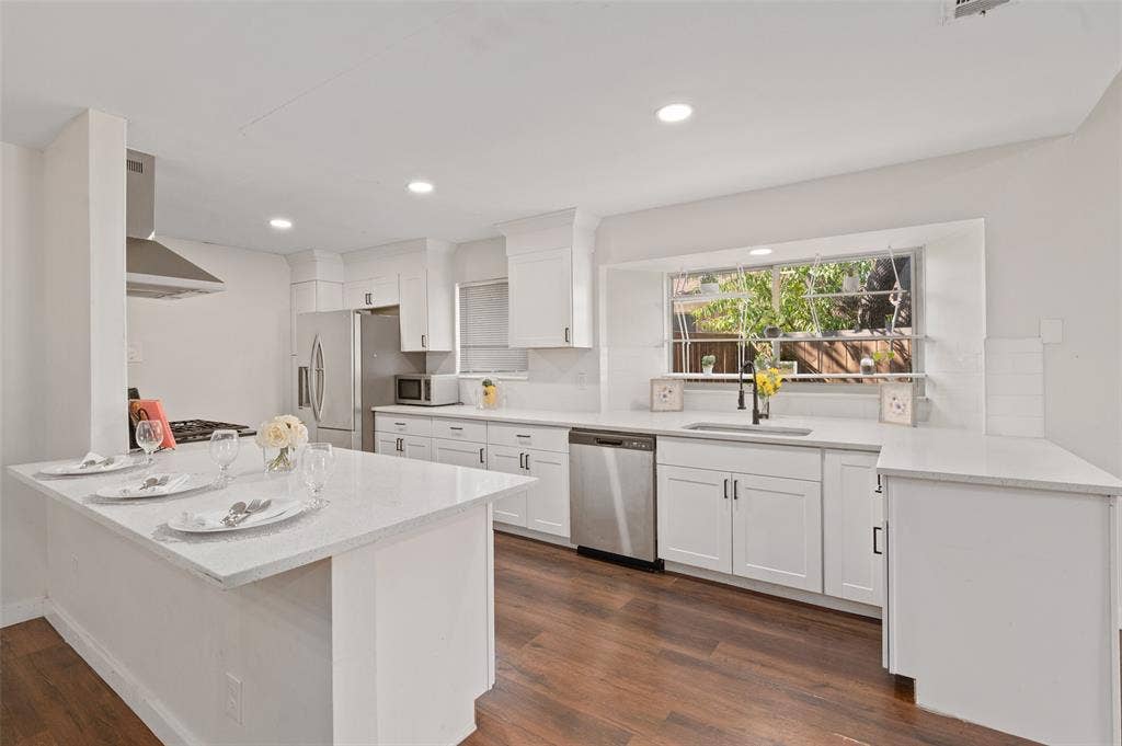 8045 Greenhollow Lane, Dallas, TX 75240 8045 Greenhollow Lane, Dallas, TX 75240