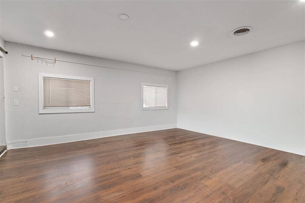 8045 Greenhollow Lane, Dallas, TX 75240 8045 Greenhollow Lane, Dallas, TX 75240