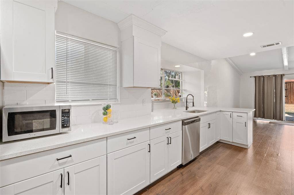 8045 Greenhollow Lane, Dallas, TX 75240 8045 Greenhollow Lane, Dallas, TX 75240
