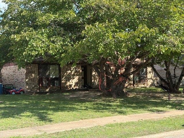 10311 Kinslow Drive, Dallas, TX 75217 Single-story residence featuring a brick exterior and expansive mature trees